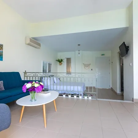 Hotel Omirikon 2*