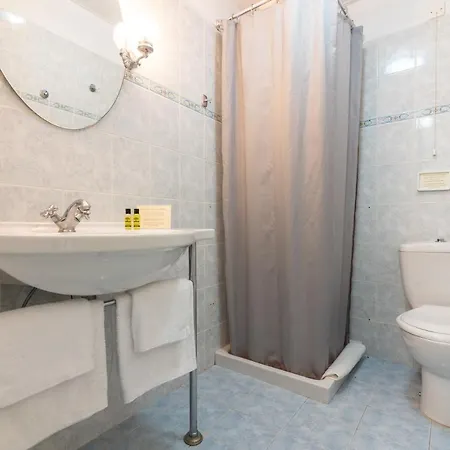 فندق Omirikon 2*