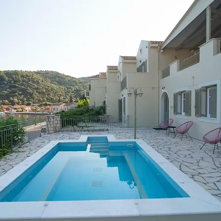 Hotel Omirikon 2*